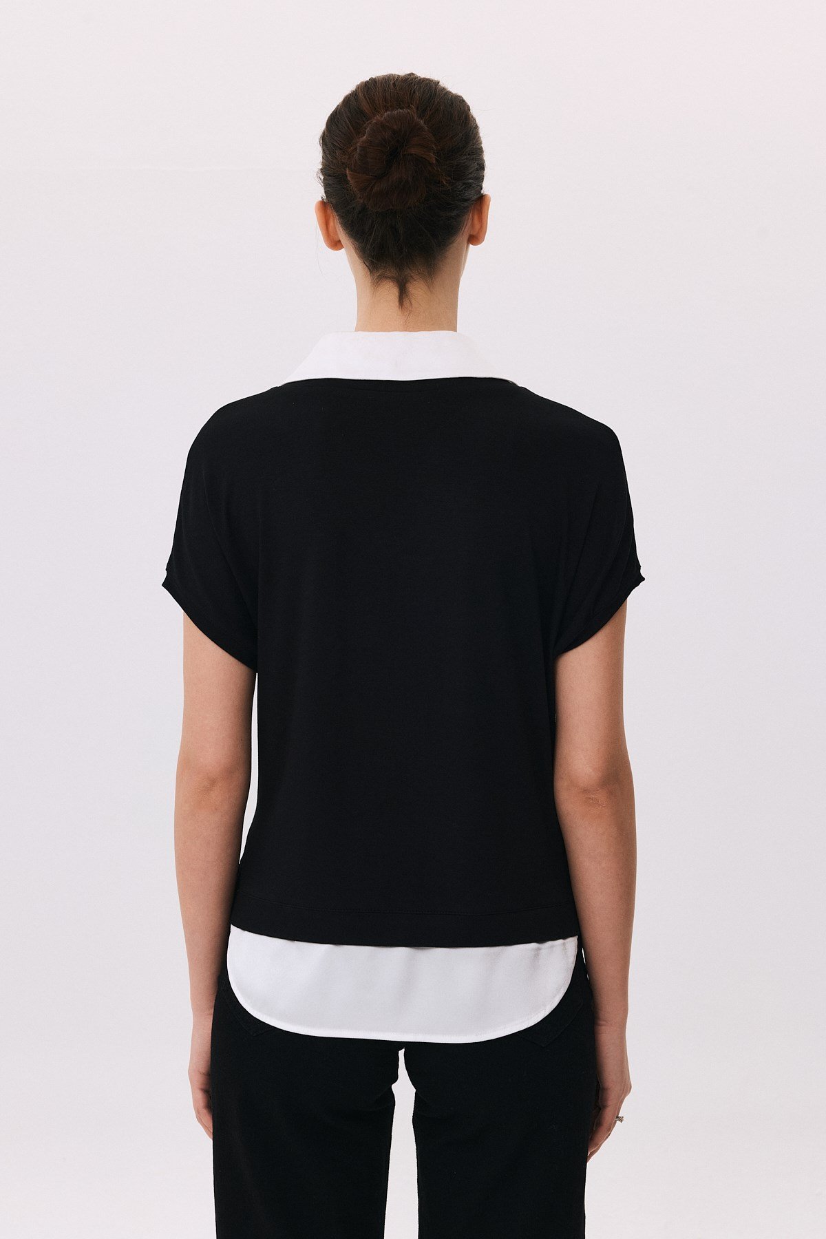 V Yaka Gömlekli Taş Cepli T-Shirt