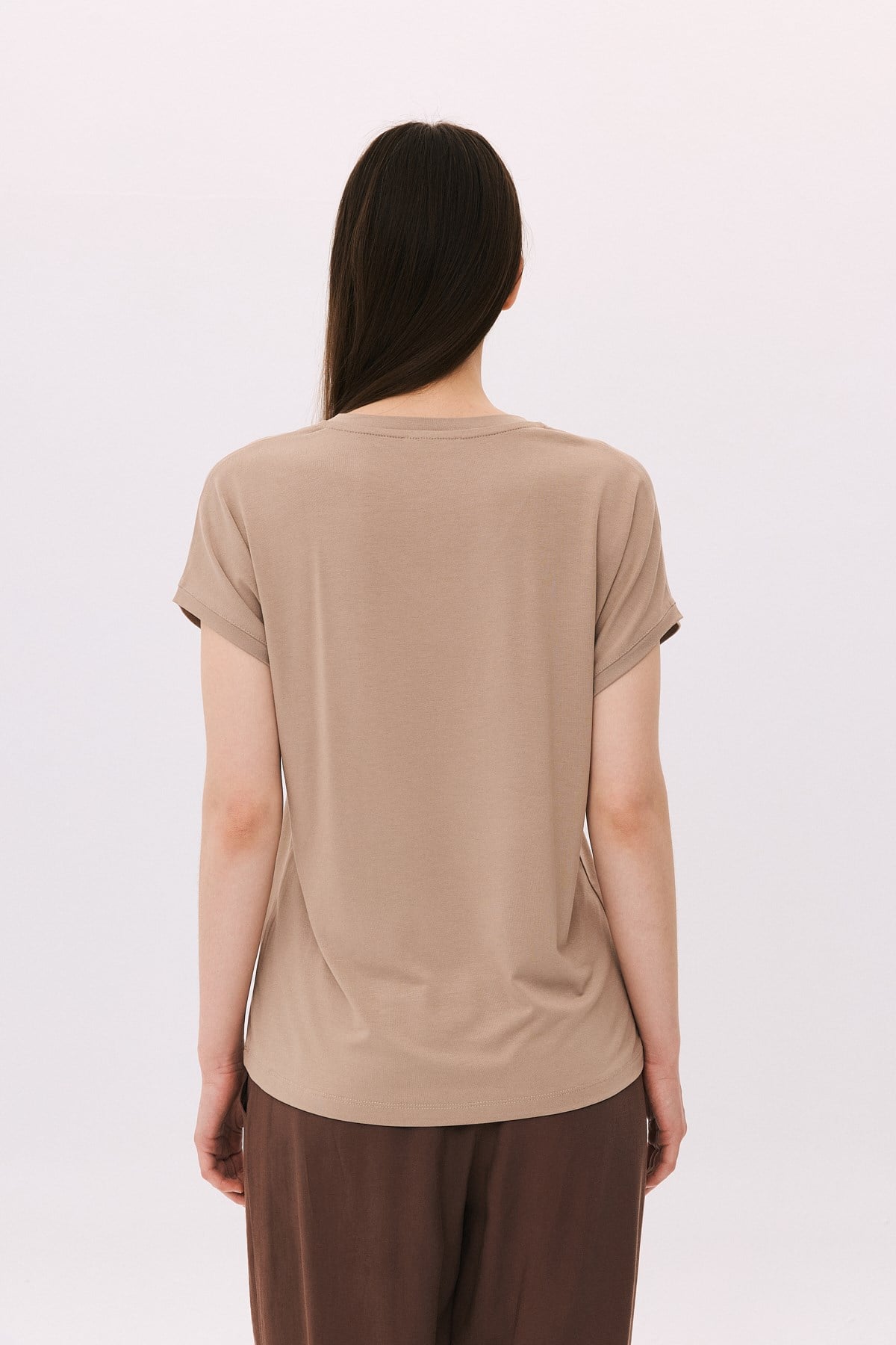 V Yaka Kuşgözü Cep Detaylı T-Shirt