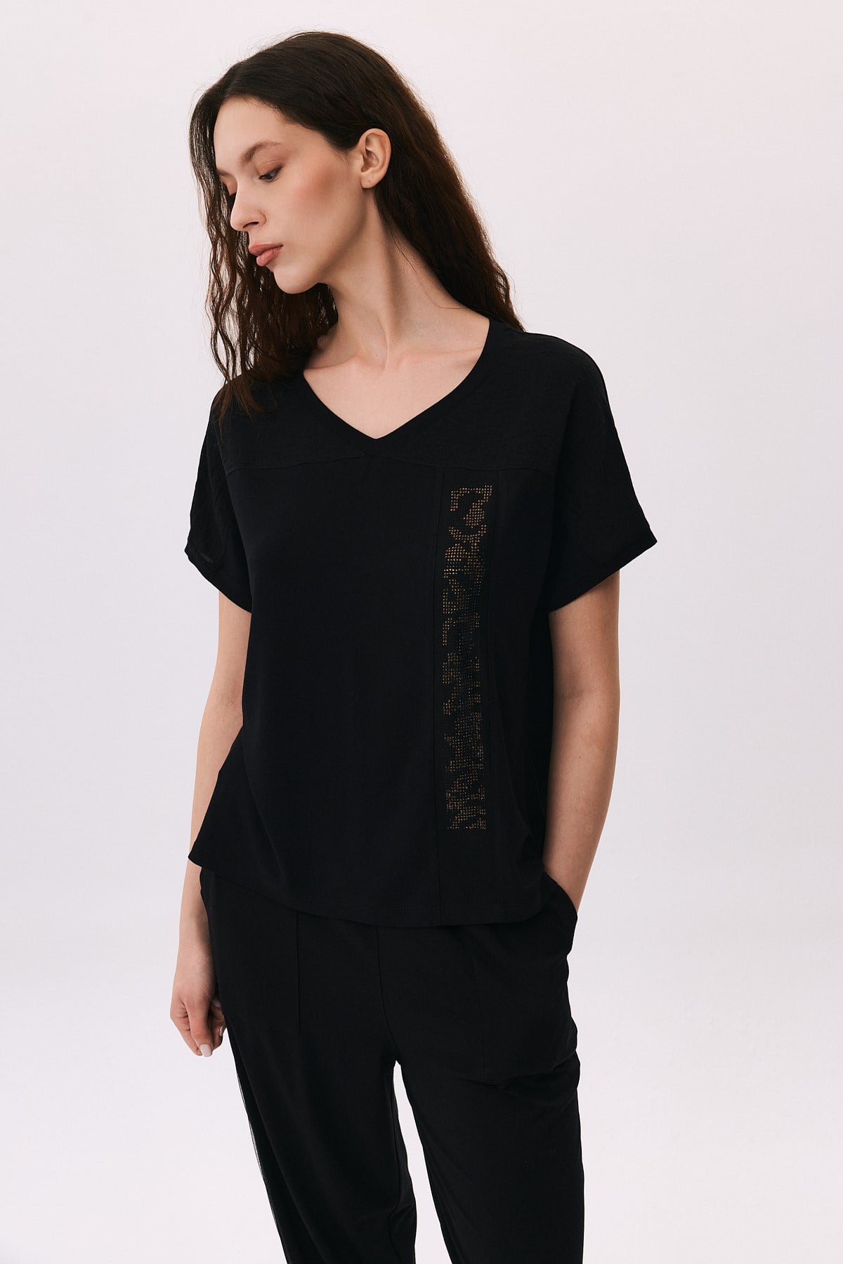V Yaka Leopar Taş Detaylı T-Shirt