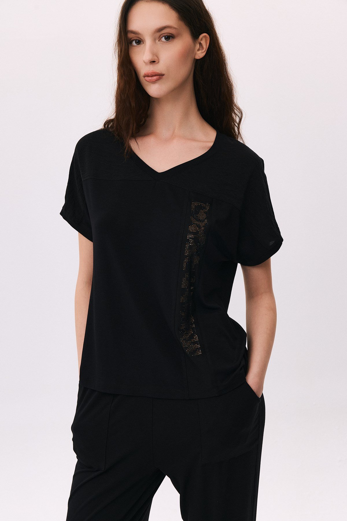V Yaka Leopar Taş Detaylı T-Shirt