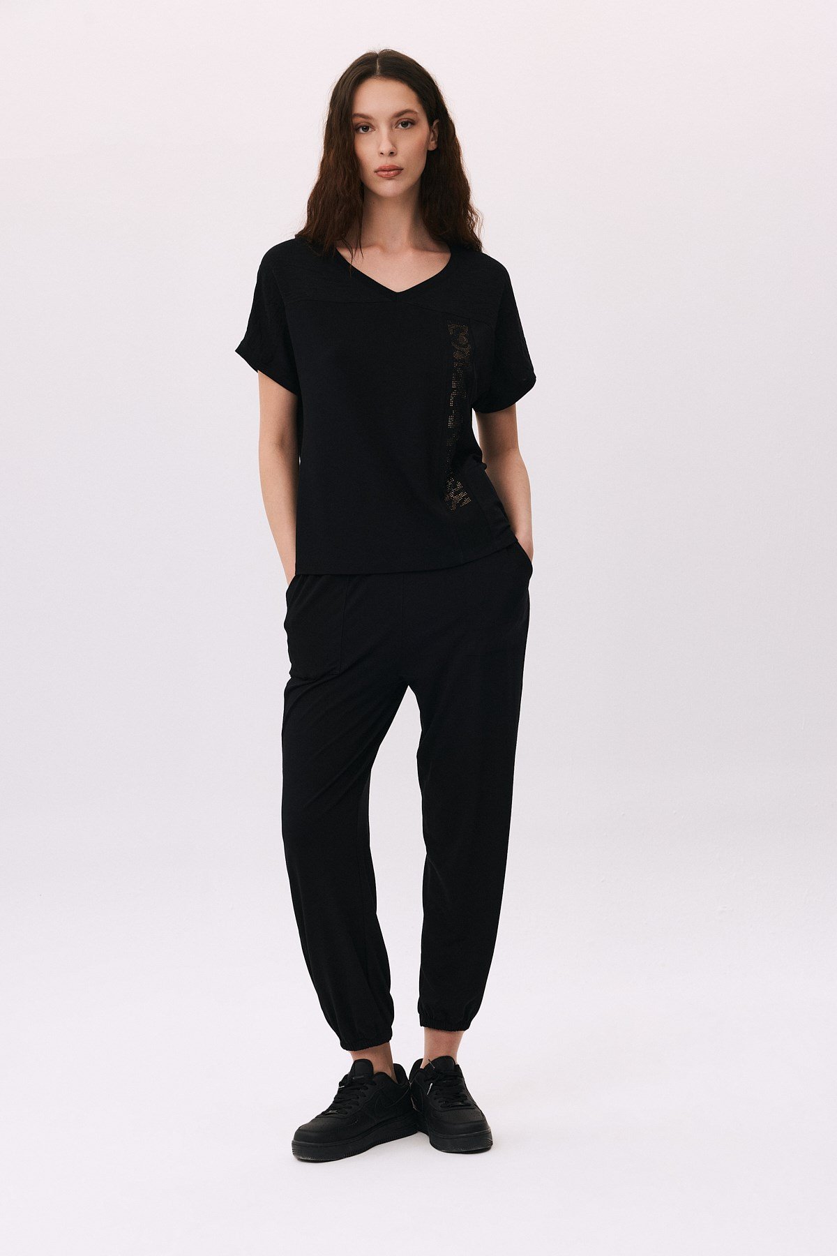 V Yaka Leopar Taş Detaylı T-Shirt