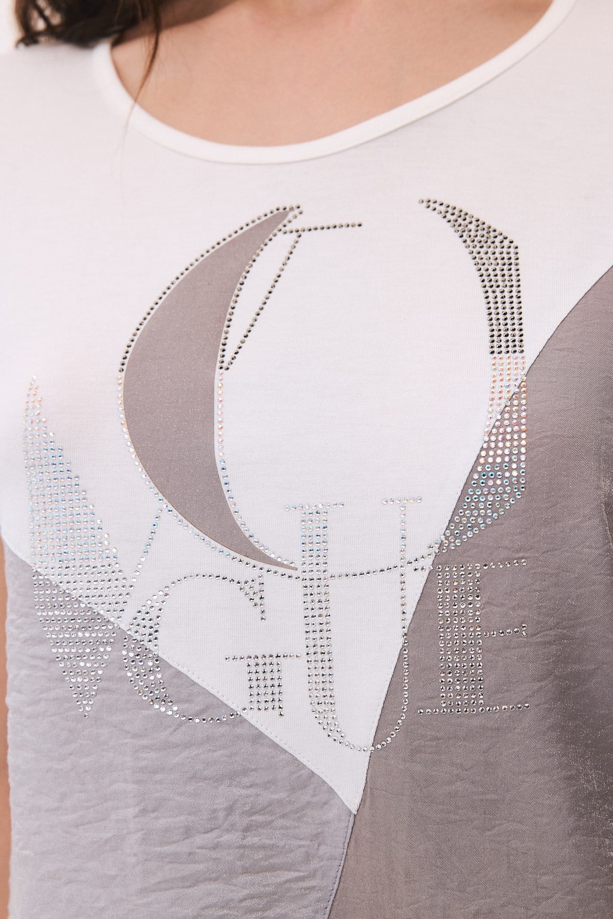 Vogue Taşlı ve Bsn'li T-Shirt
