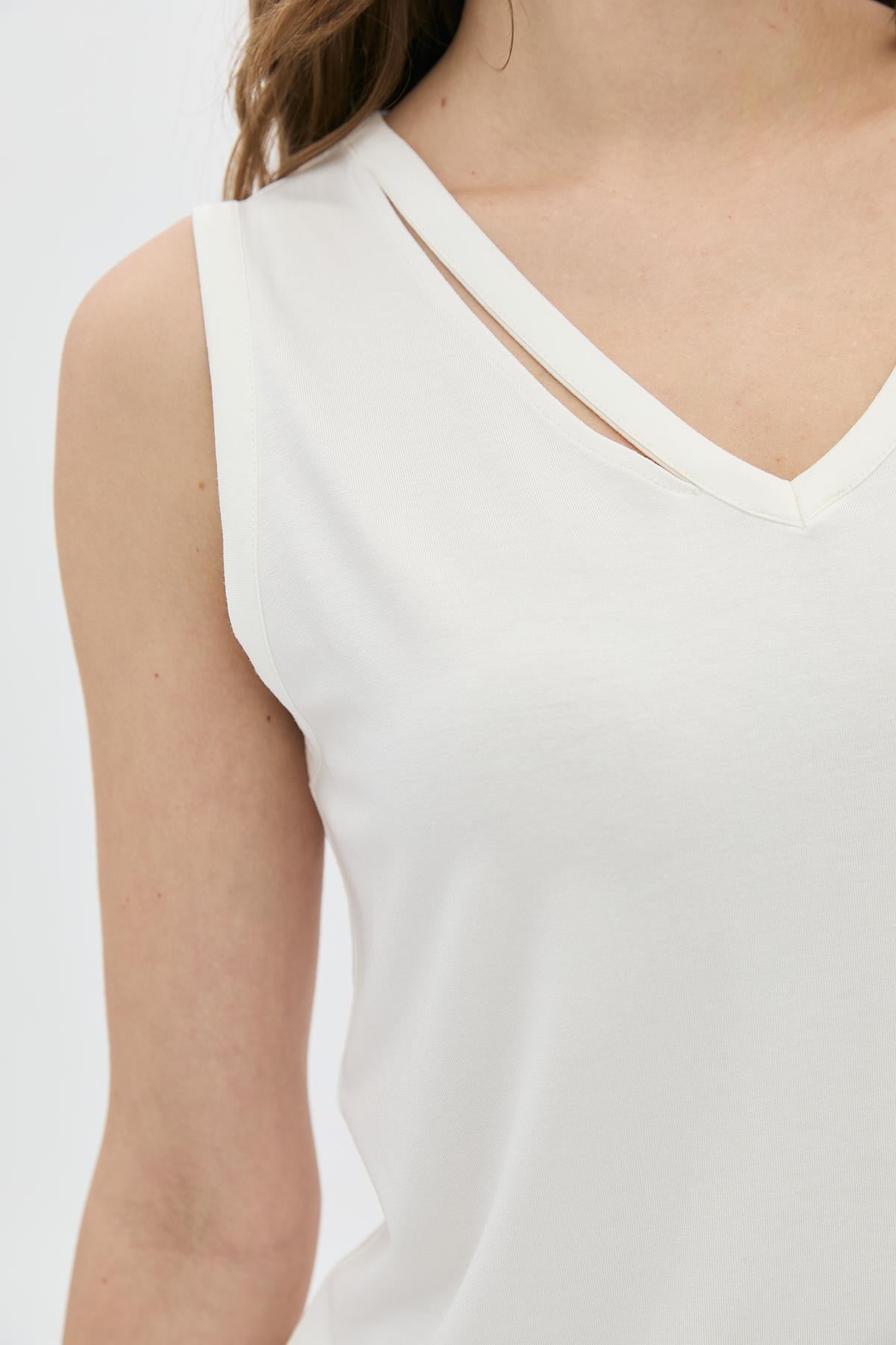 Yaka Detaylı Basic Atlet