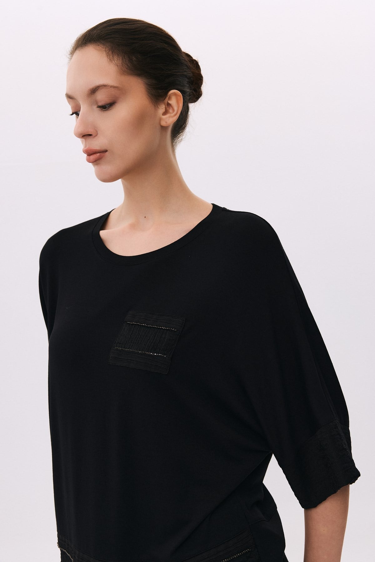 Yarasa Kol Şerit Boncuk Detaylı T-Shirt
