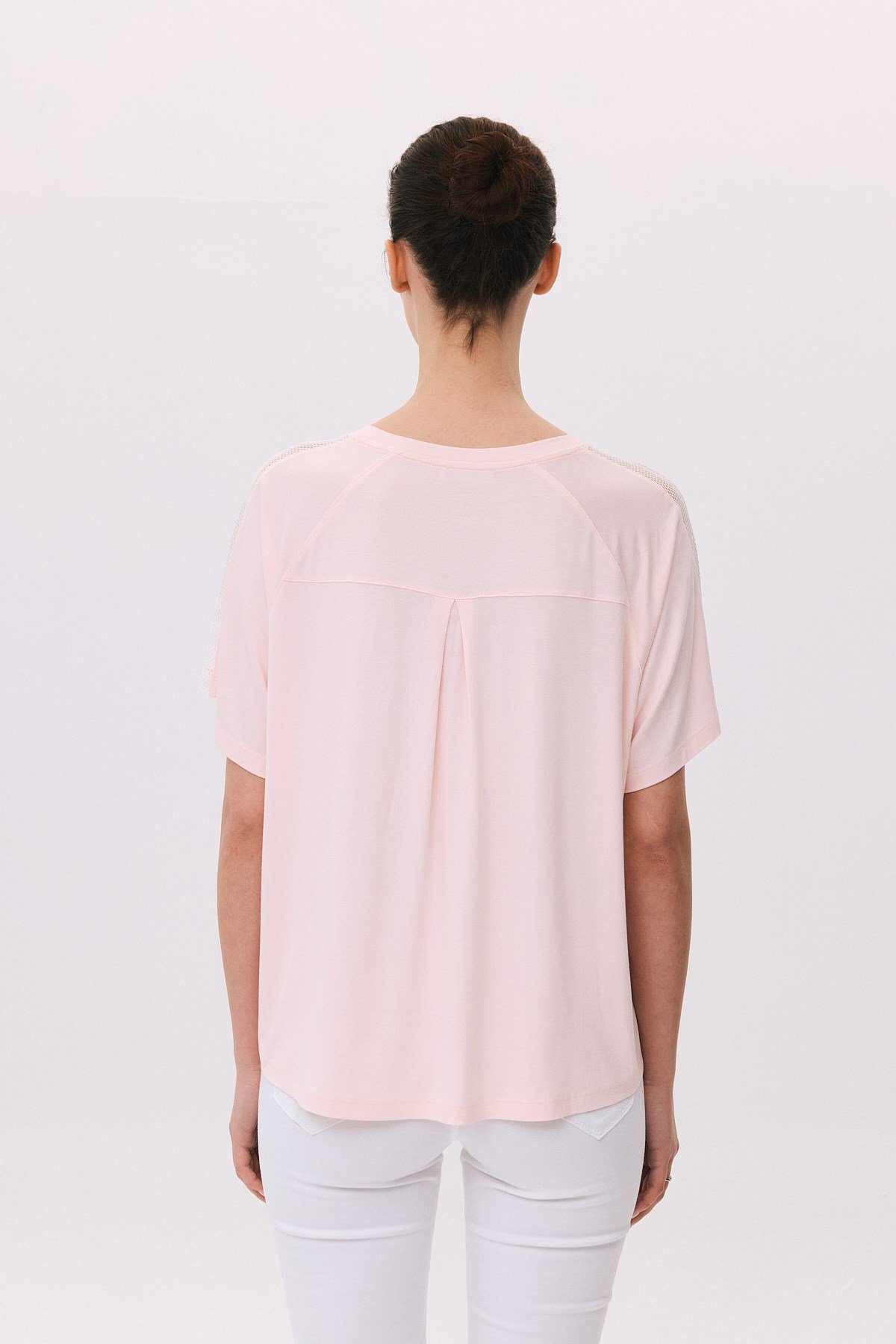 Yıldız Nakışlı Harf Baskılı T-Shirt