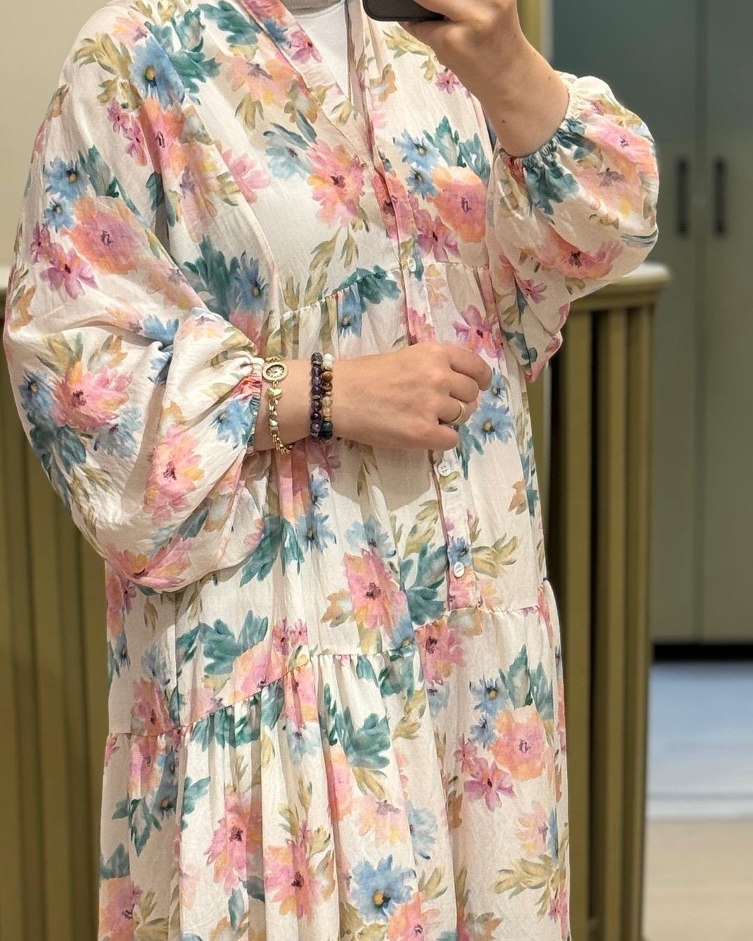 Bahar çiçekli elbise