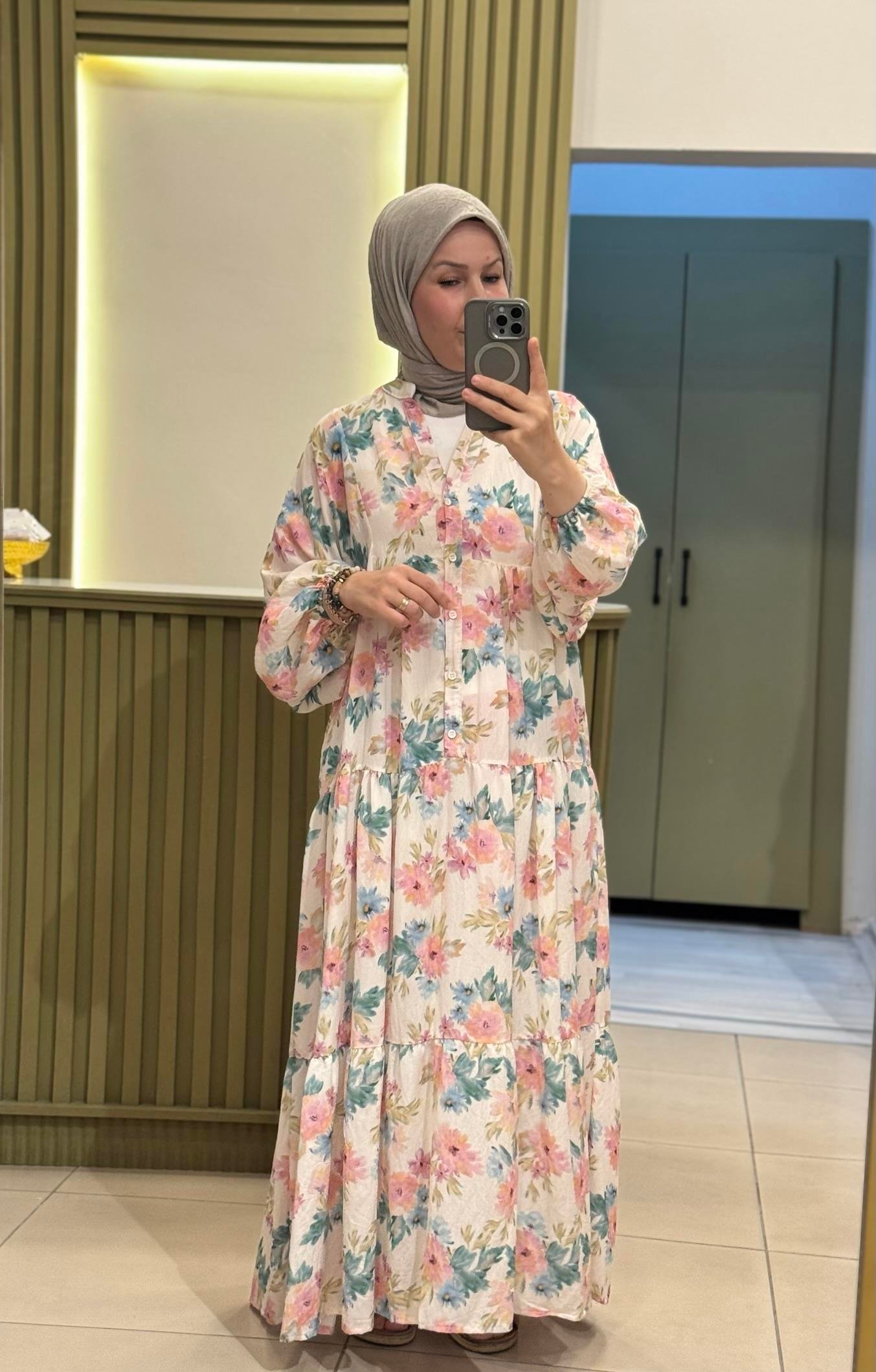 Bahar çiçekli elbise