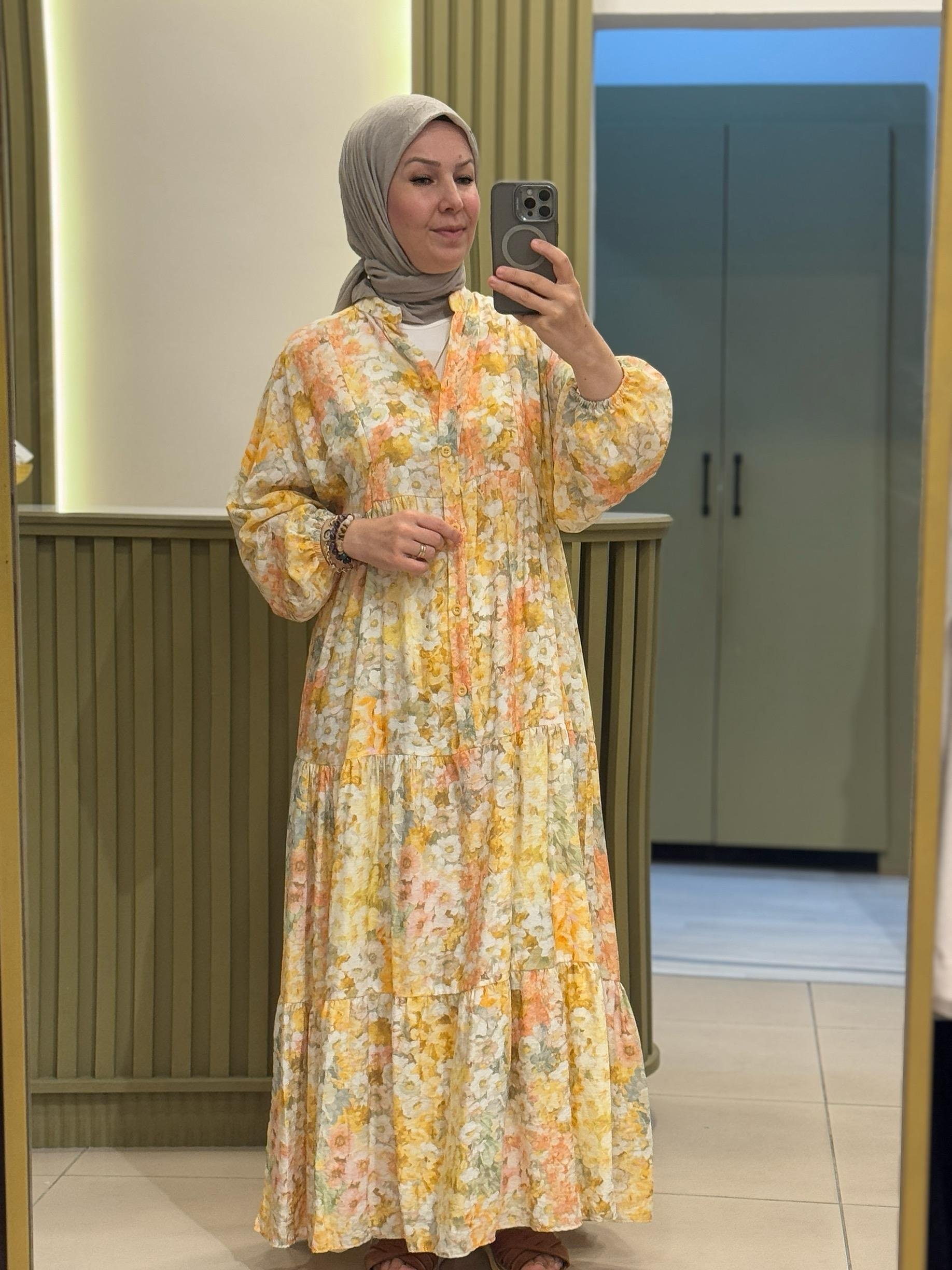 Kır çiçeği desenli elbise