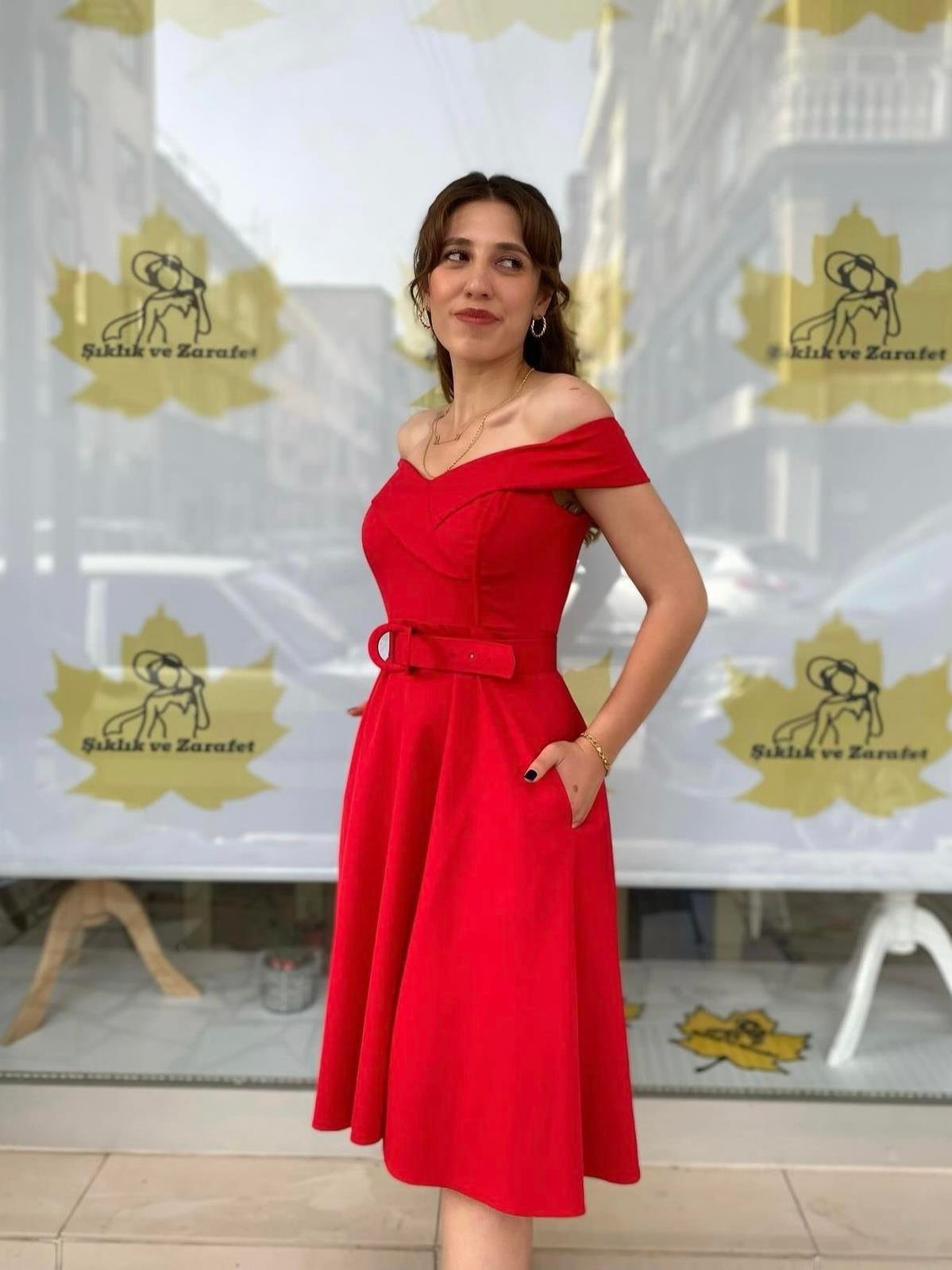 Kırmızı Abiye Elbise