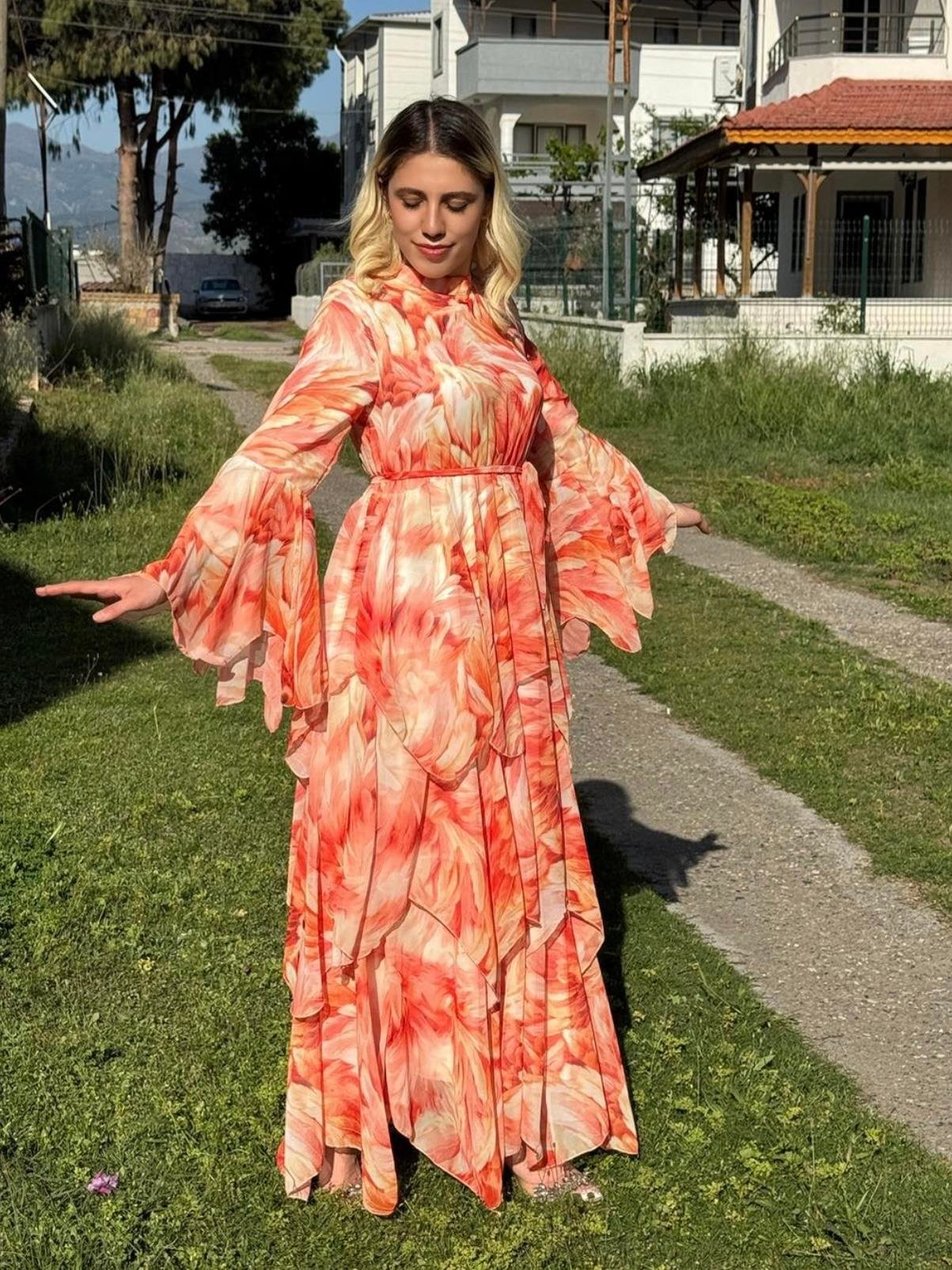Kolları volanlı katlı şifon elbise 
