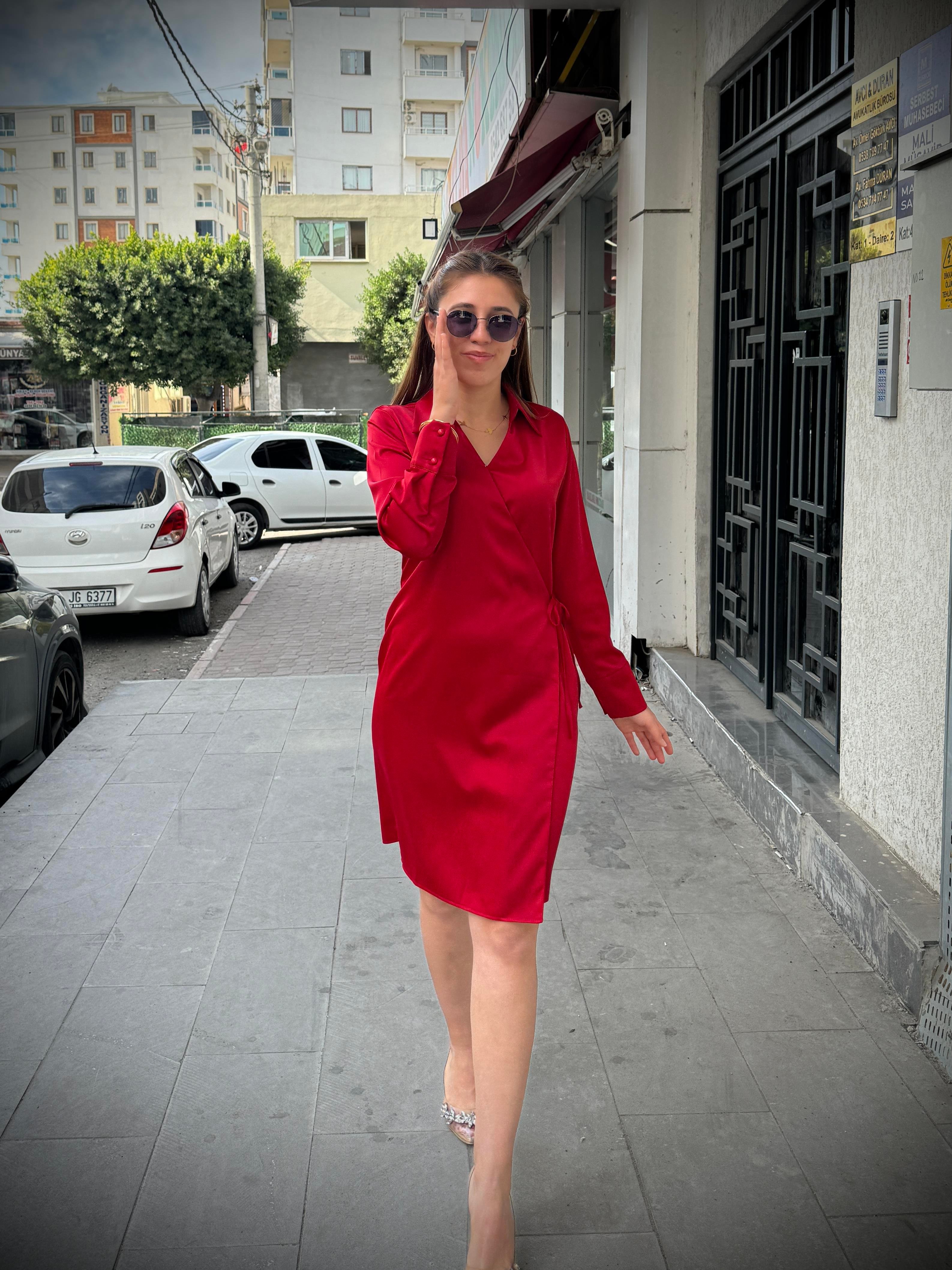 Kruvaze saten elbise- kırmızı
