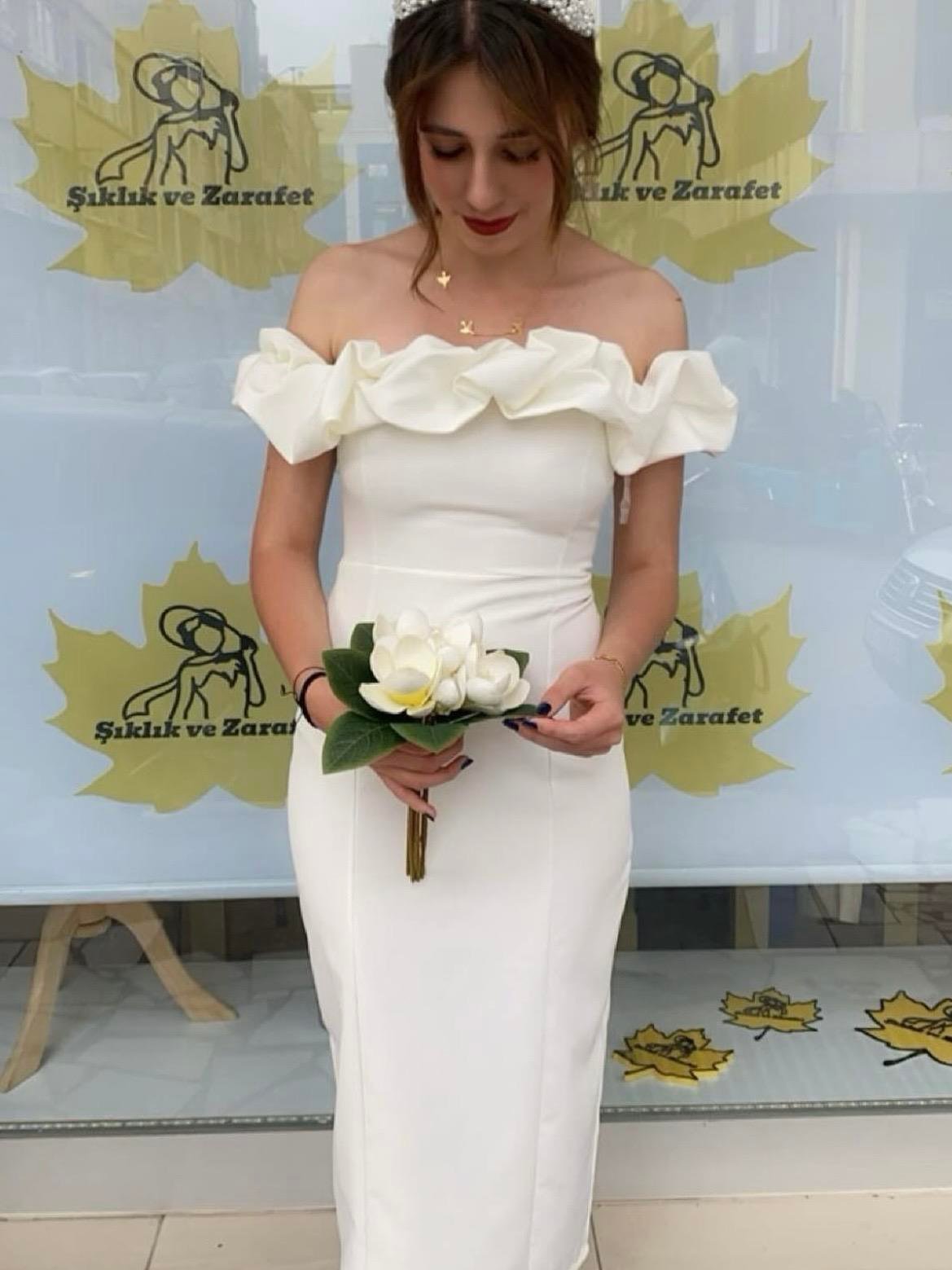 Madonna yaka nikah elbisesi