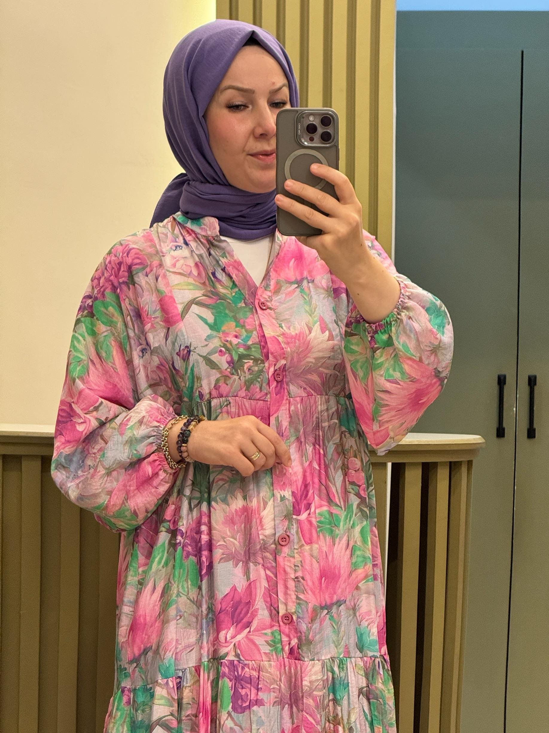 Nilüfer çiçekli elbise