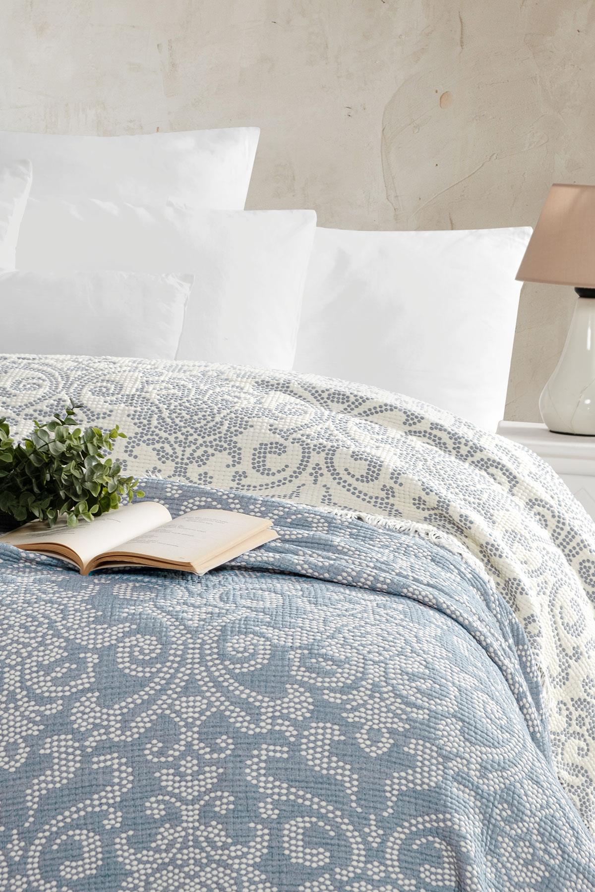 Çift Kişilik Jakarlı 3 Kat Müslin Yatak Örtüsü - Damask Indigo