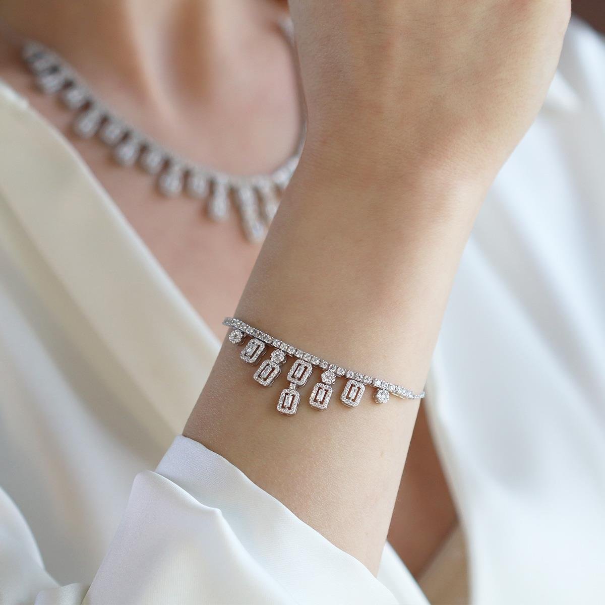 Baget Sarkıt Modeli Zirkon Taşlı Gümüş Set 