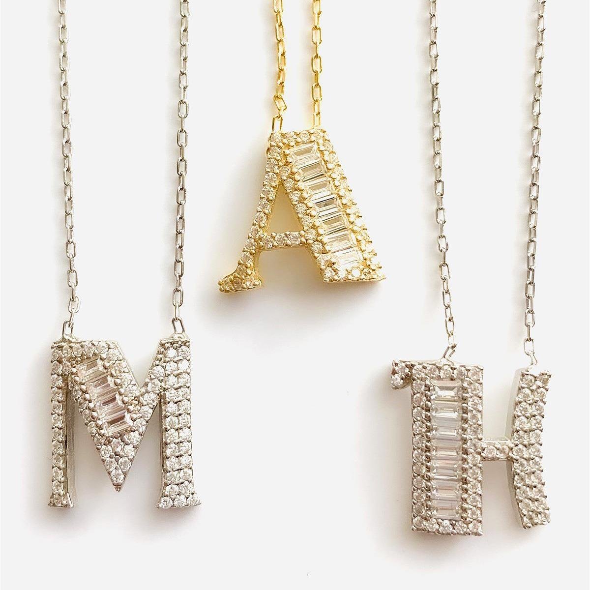 Baget Taşlı Harf Gümüş Kolye 