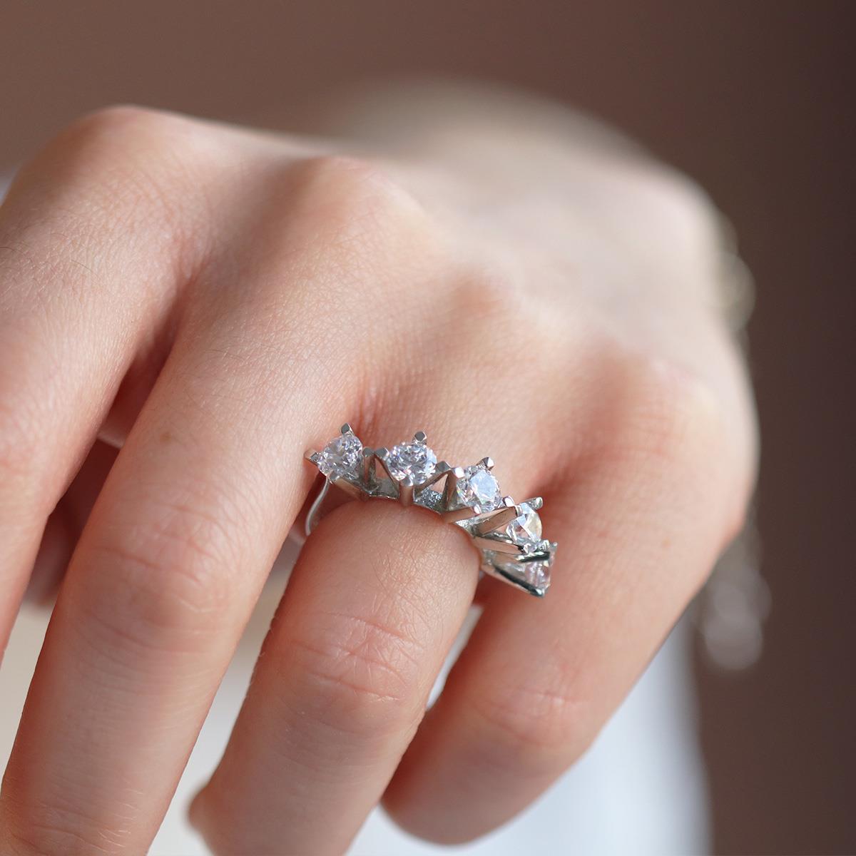 Beştaşlı Çapraz Yüksek Montür Starlight Diamond Gümüş Yüzük