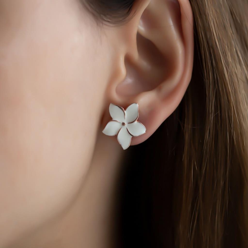 Beyaz Mineli Çiçek Küpe