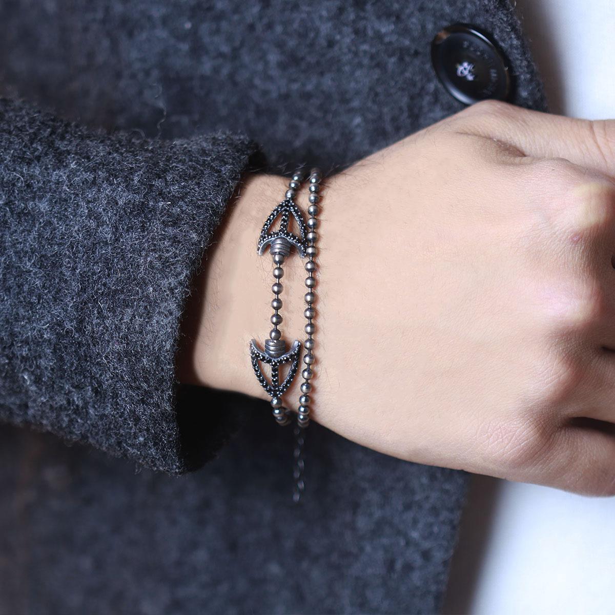 Çapraz Ok Figürlü Siyah Zirkon Taşlı Gümüş Erkek Bileklik