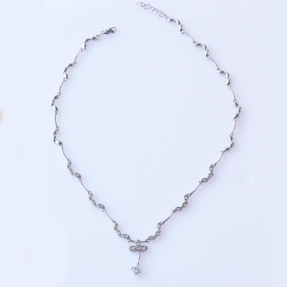 Çiçek Modeli Zirkon Taşlı Gümüş Gerdanlık