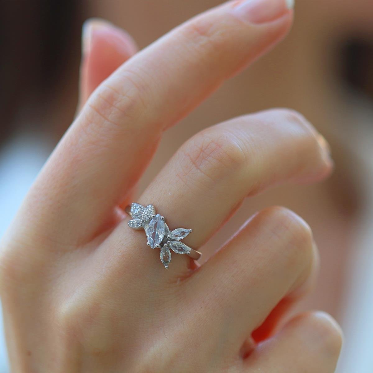 Çiçek Zarif Damla Zirkon Taşlı Gümüş Set  