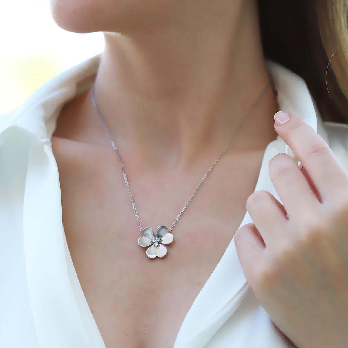 Çiçek Zirkon Taşlı Gümüş Kolye