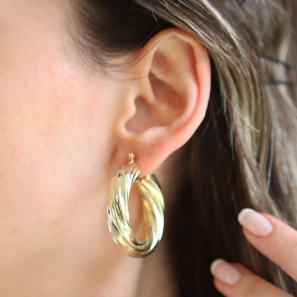 Çizgili Bombeli Halka Gümüş Küpe