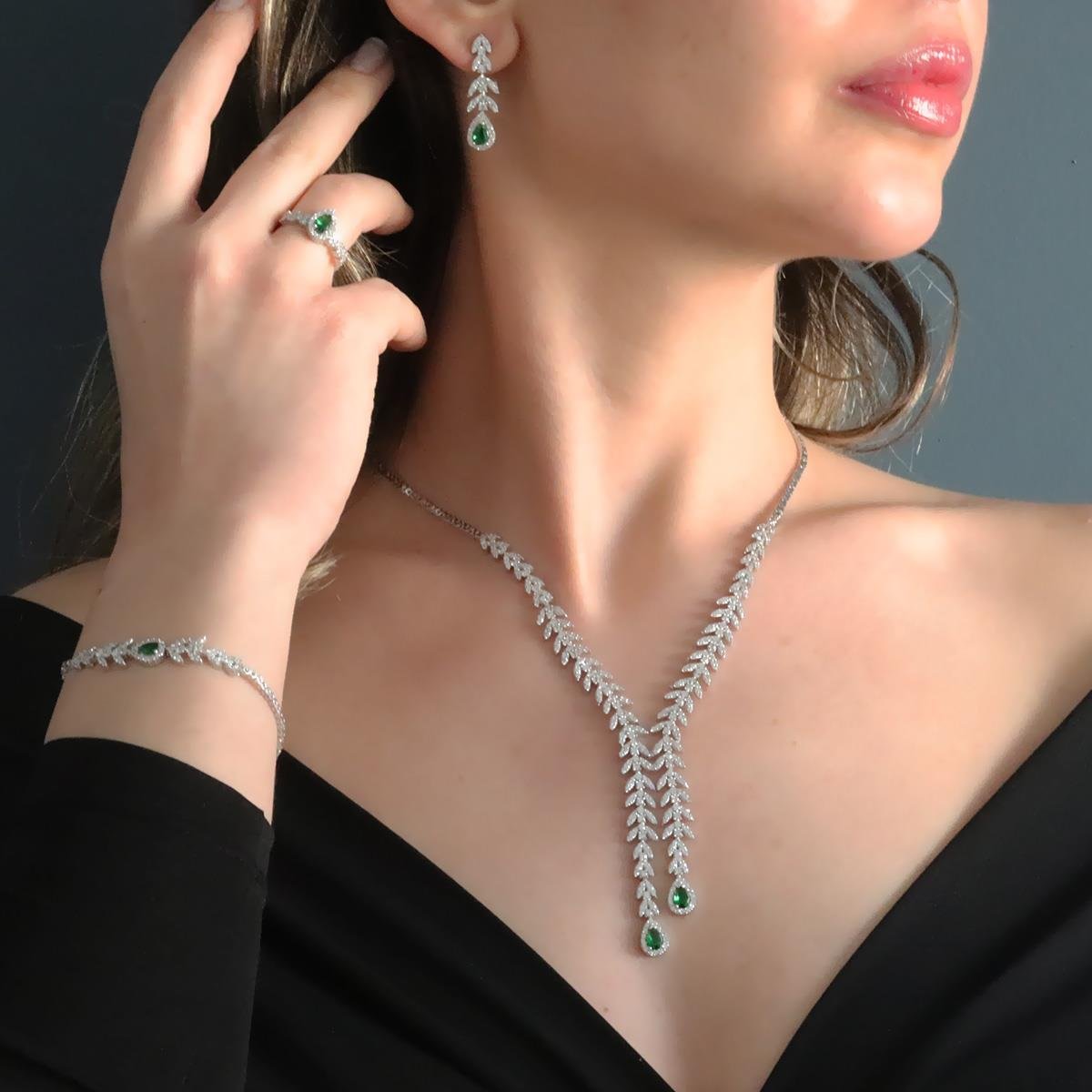 Damla Başak Modeli Yeşil Zirkon Taşlı Sarkıt Gümüş Set 
