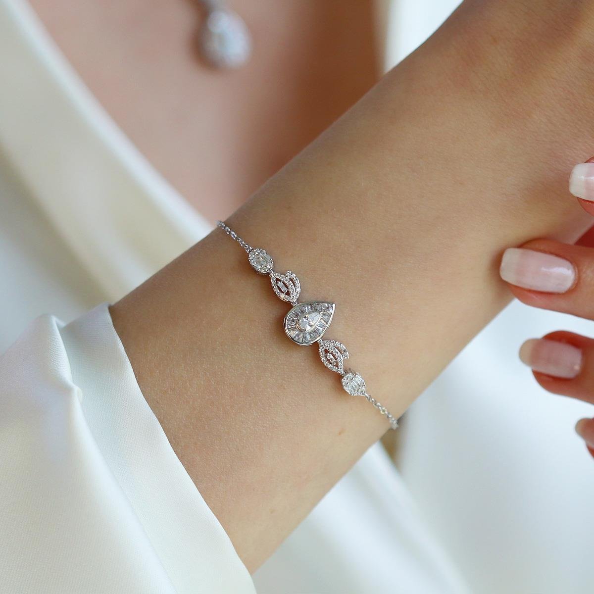 Damla Başak Modeli Zirkon Taşlı Gümüş Set