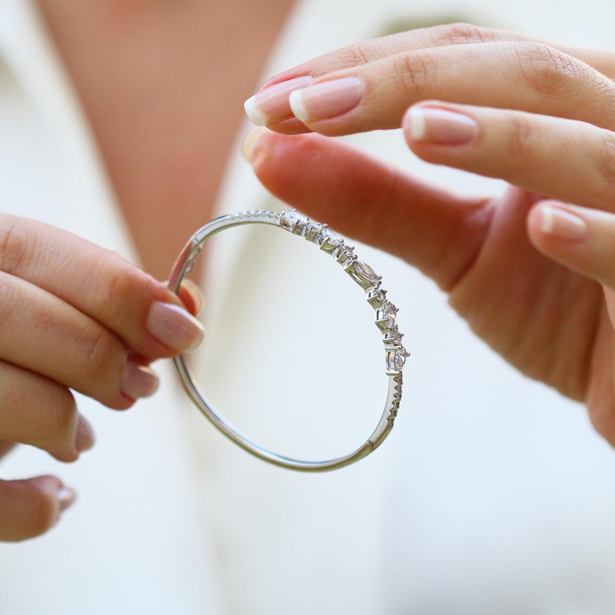 Damla Taşlı Şık Gümüş Kelepçe