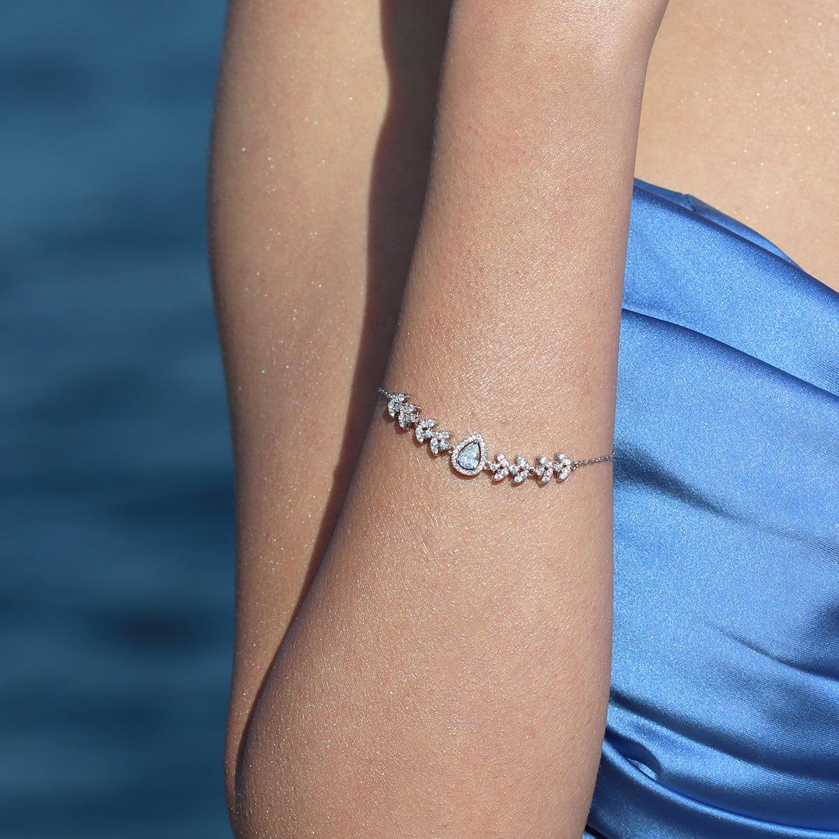 Damla Yaprak Modeli Taşlı Gümüş Set