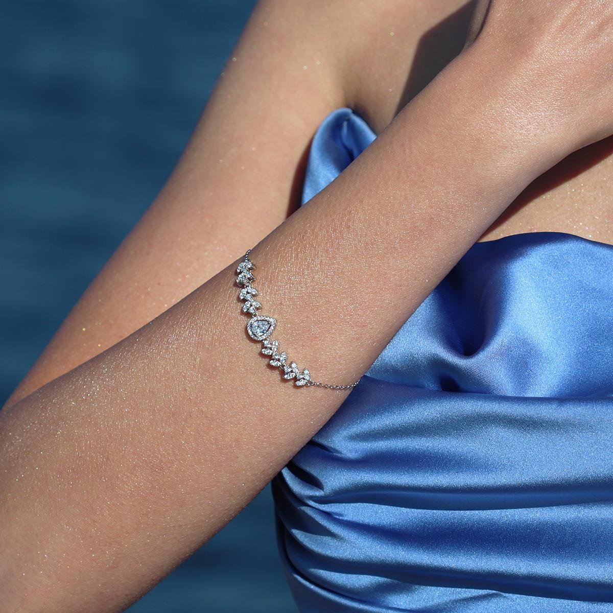 Damla Yaprak Modeli Taşlı Gümüş Set