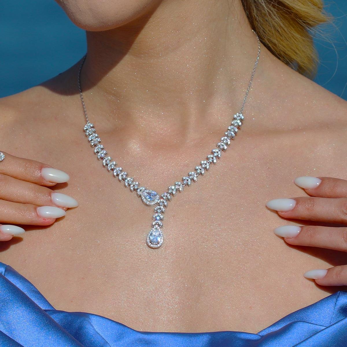 Damla Yaprak Modeli Taşlı Gümüş Set