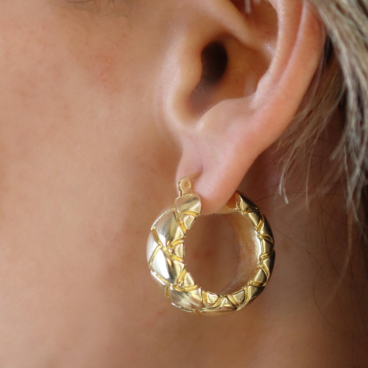 Desenli Bombeli Gold Gümüş Küpe