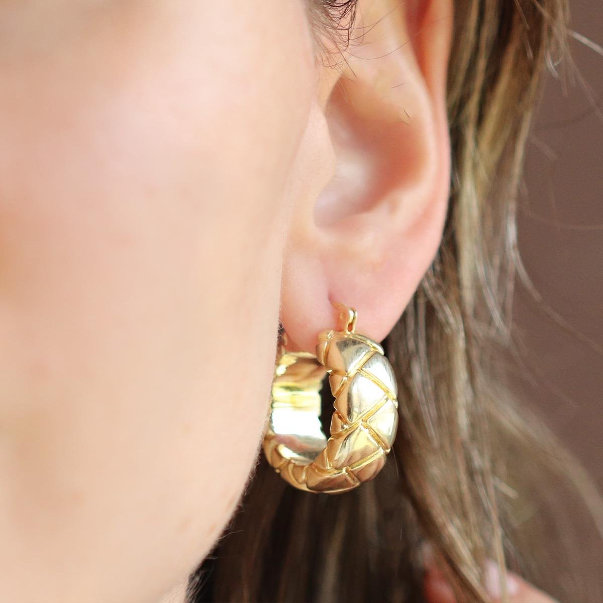 Desenli Bombeli Gold Gümüş Küpe