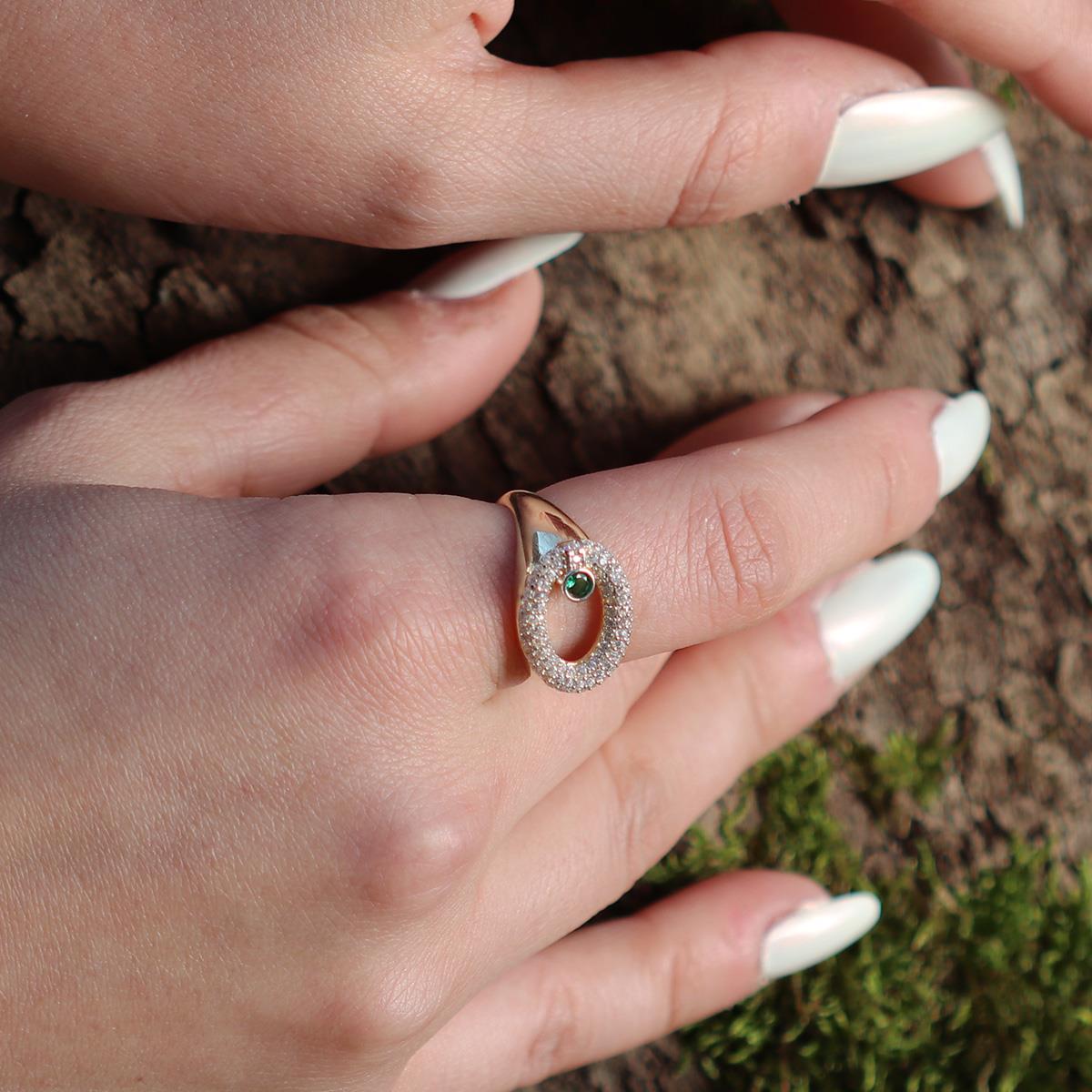 Elips Yeşil Taşlı Gold Kaplama Gümüş Yüzük