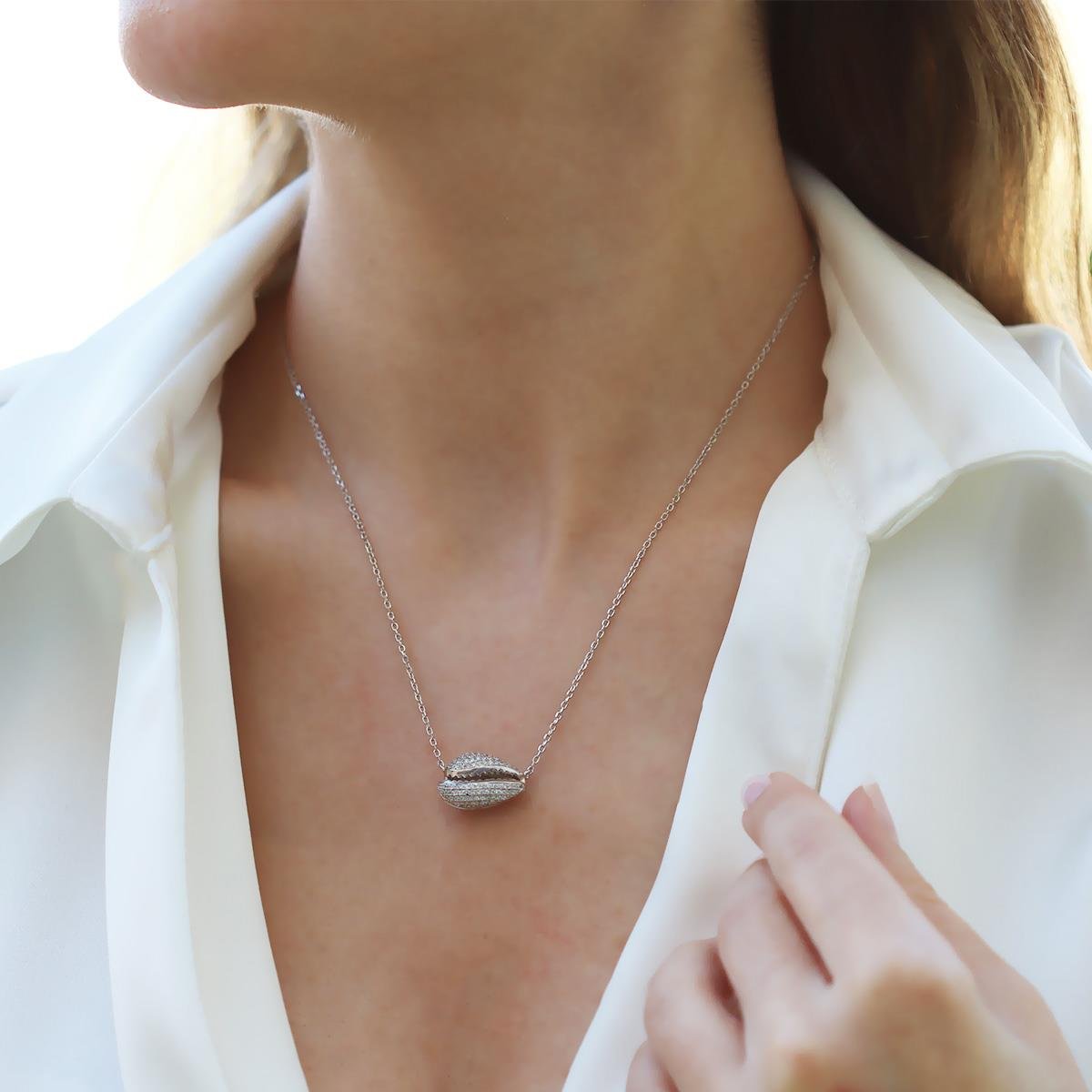 Gümüş Deniz Kabuğu Figürlü Zirkon Taşlı Kolye