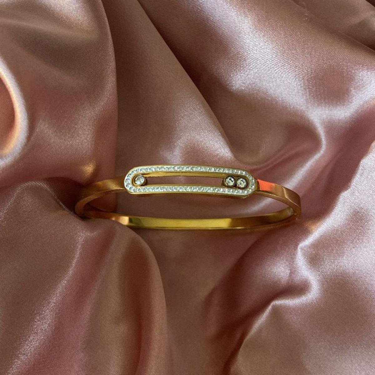 Hareketli Taşlı Gold Çelik Kelepçe