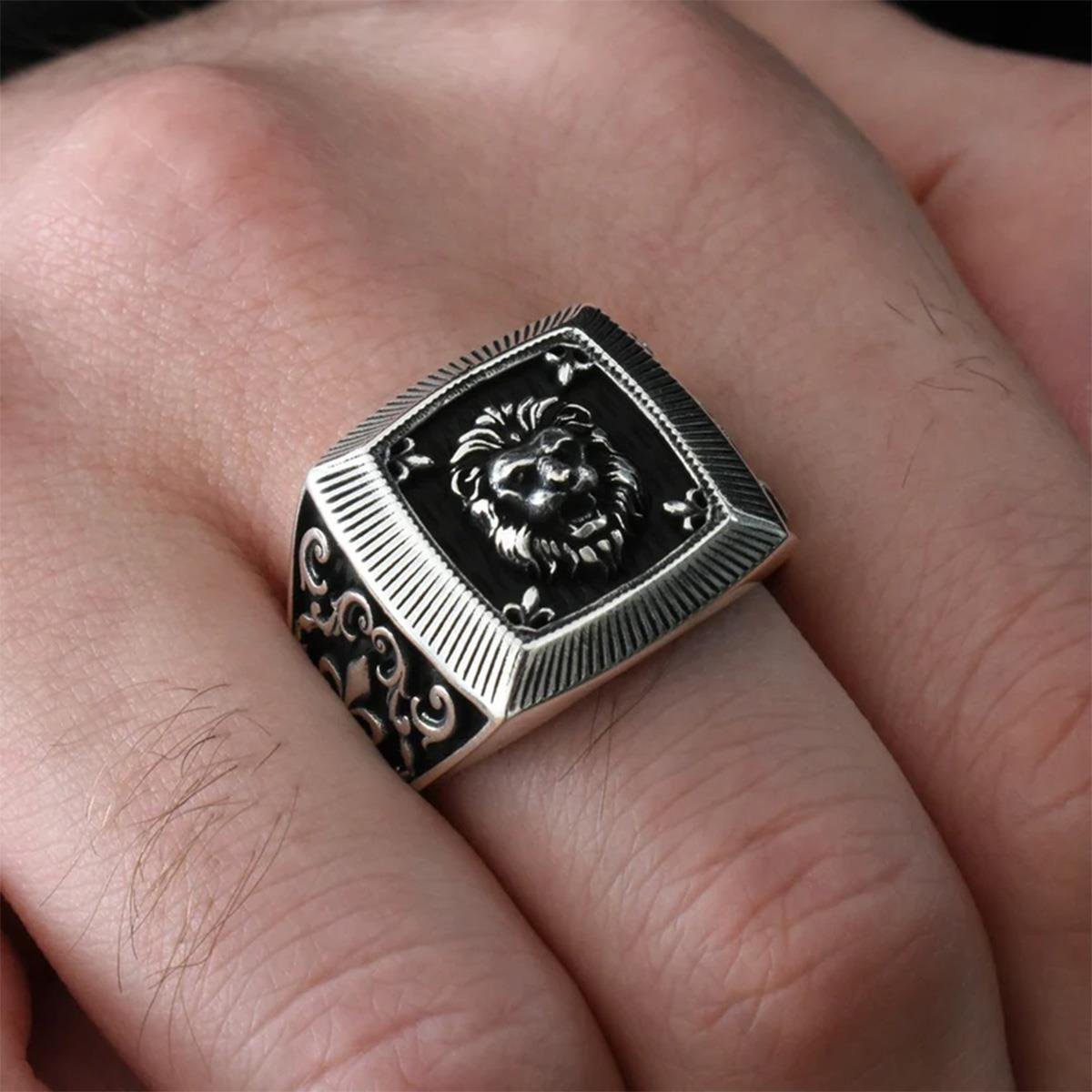 Kaplan Kafası Oksitli Gümüş Erkek Yüzük