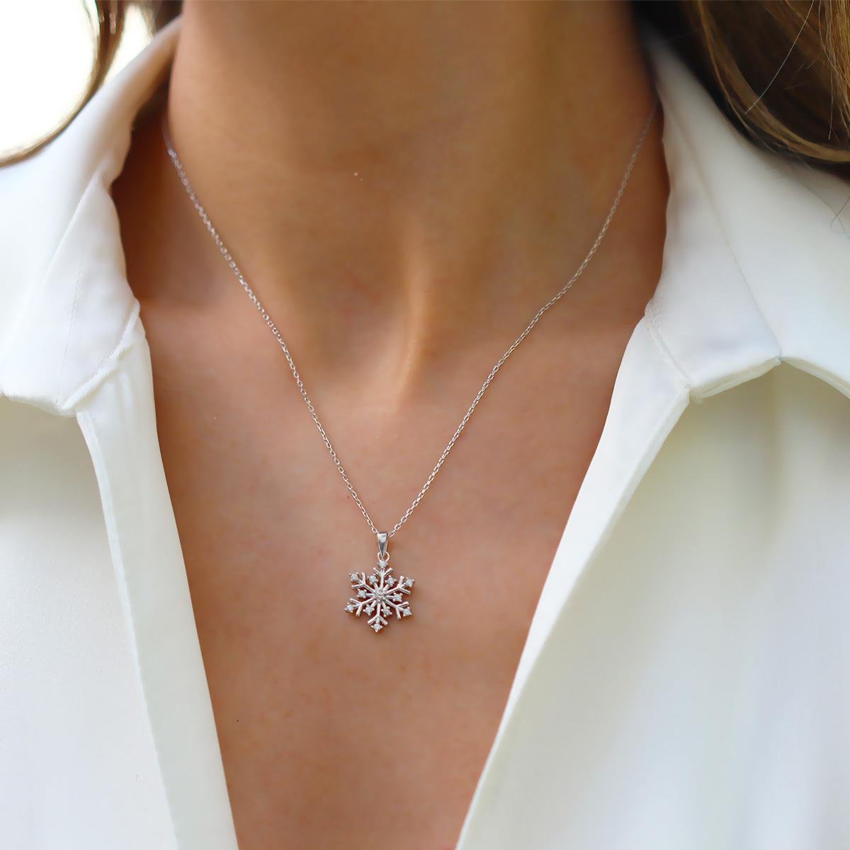 Kar Tanesi Taşlı Gümüş Kolye