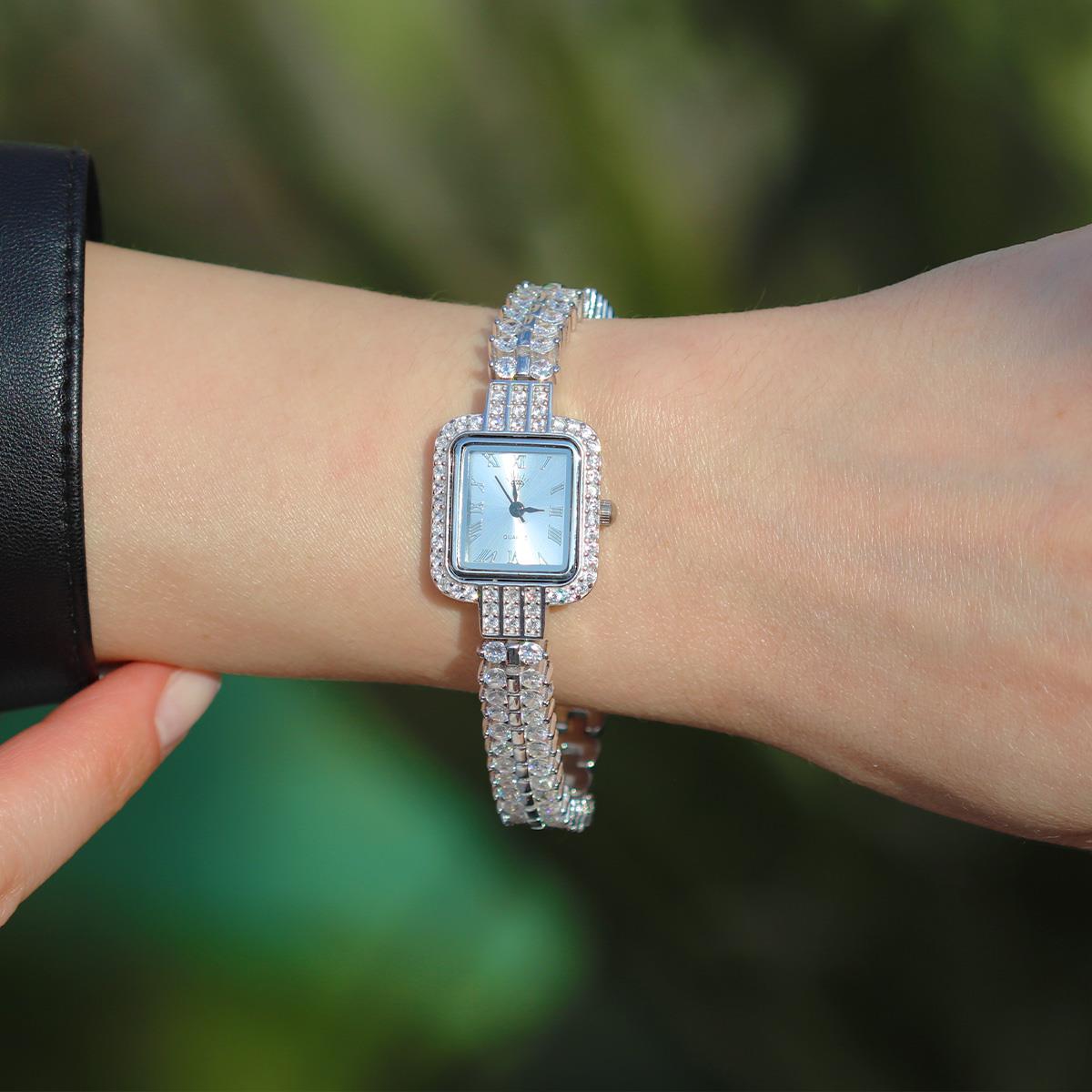 Kare Form Zirkon Taşlı Gümüş Saat