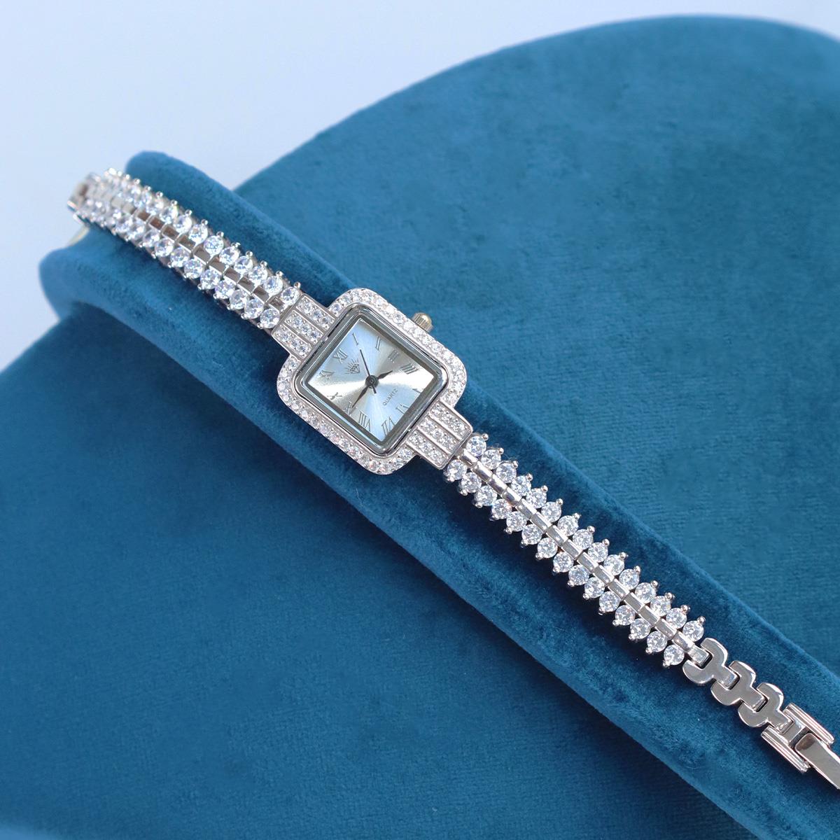 Kare Form Zirkon Taşlı Gümüş Saat