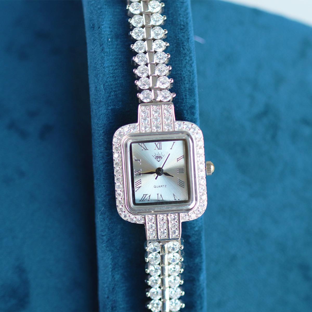Kare Form Zirkon Taşlı Gümüş Saat