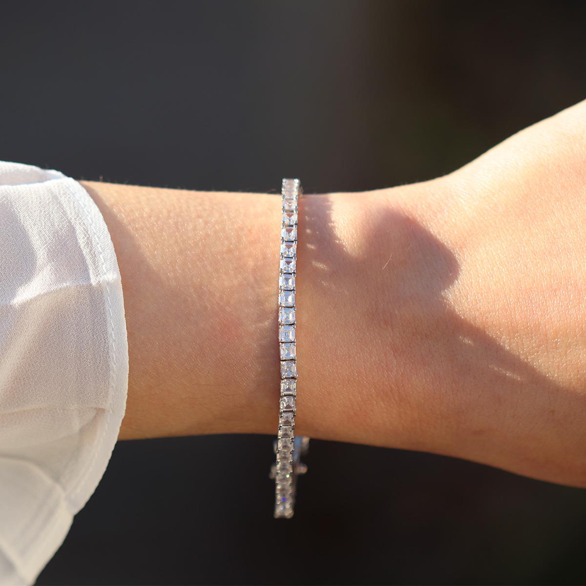 Kare Su Yolu Zirkon Taşlı Su Yolu Gümüş Bileklik