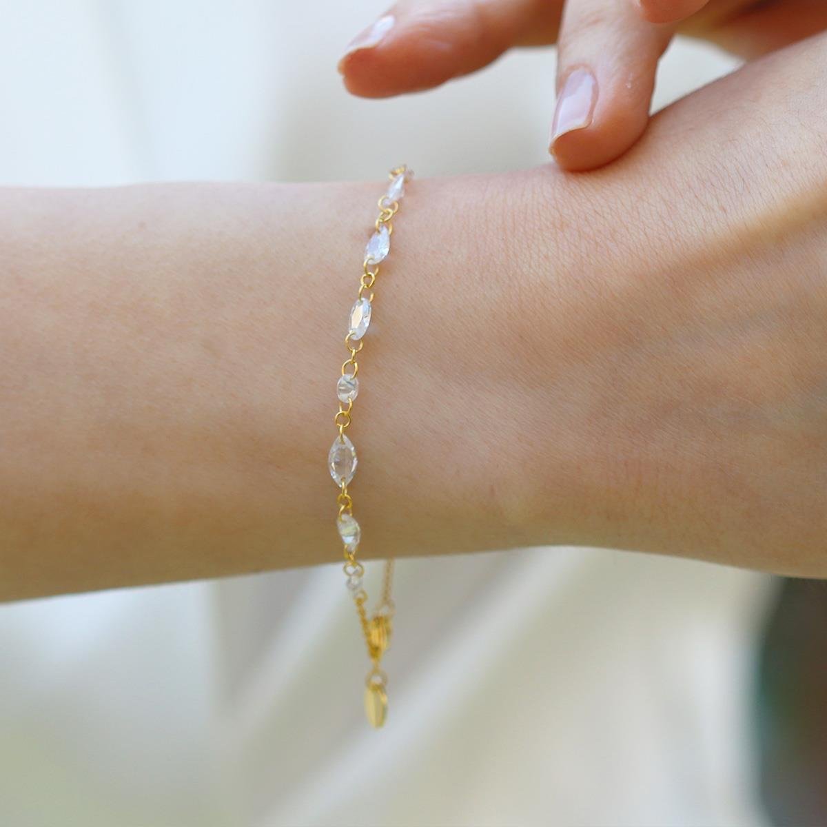 Kristal Sıra Taşlı Gümüş Bileklik