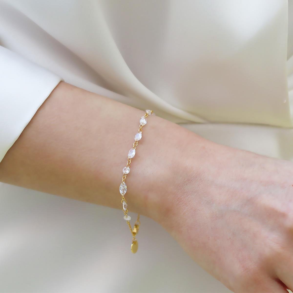 Kristal Sıra Taşlı Gümüş Bileklik