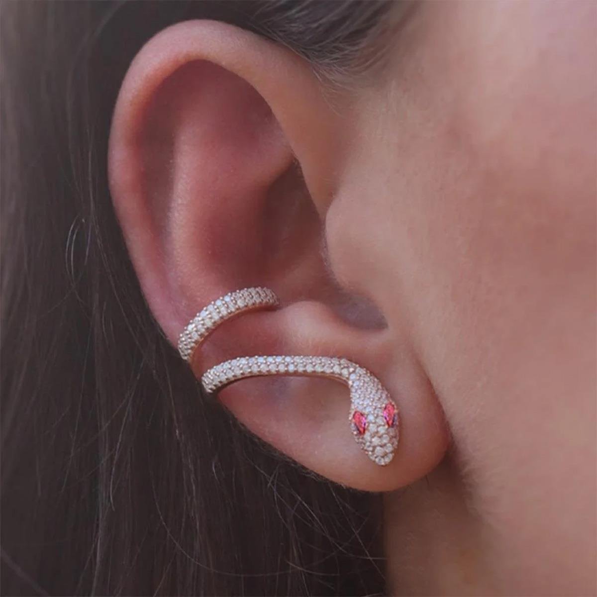 Kulağı Saran Rose Kaplama Lacivert Taş Detaylı Gümüş Kıkırdak Küpe