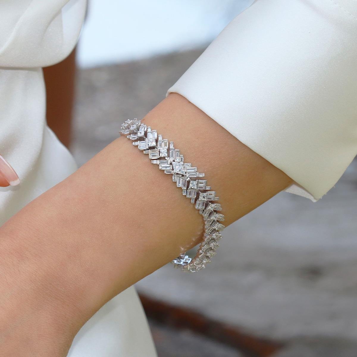 Mekik Işıltı Taşlı Gümüş Bileklik