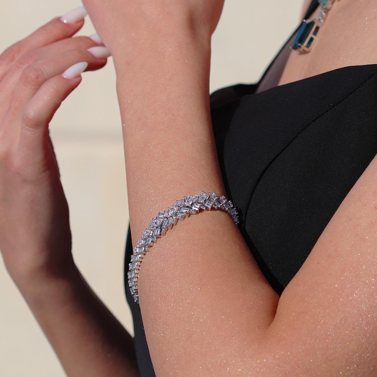 Mekik Işıltı Taşlı Gümüş Bileklik