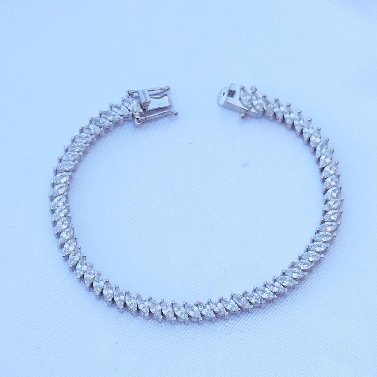 Mekik Modeli Zirkon Taşlı Su Yolu Gümüş Bileklik